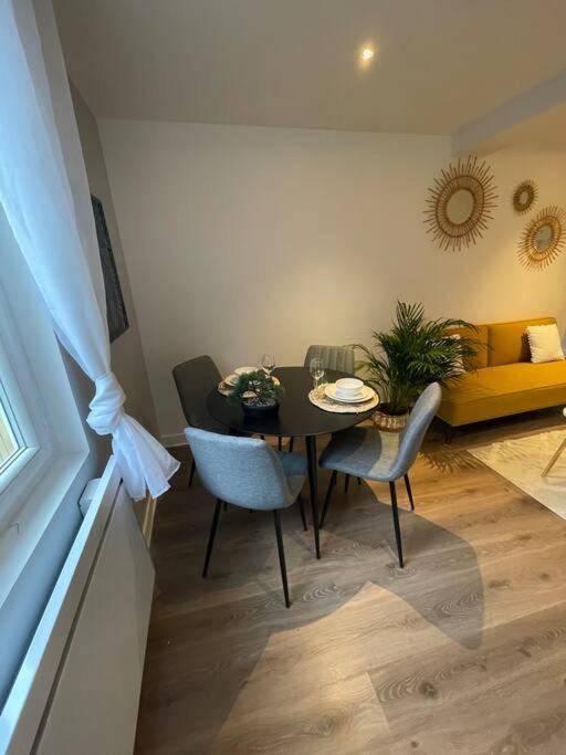 Le Sunny-Hyper Centre -Proche Gare - Paisible -Wifi Hd -Netflix-Ideal Couple Business Et Famille Niort Exterior foto